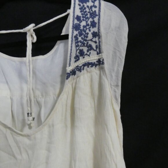 AMERICAN EAGLE OUTFITTERS | large | Cream Backless Dress | Blue Embroidery - Picture 12 of 15